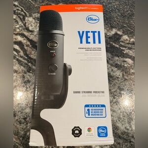 Blue Yeti Professional Multi-Pattern USB Condenser Microphone - Blackout